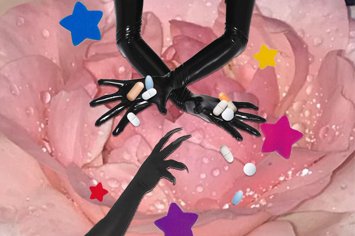 Коллаж: на фоне бледно-розовой розы с каплями воды на лепестках две скрещенные руки в латексных перчатках держат пригоршни таблеток. Третья рука из черного картона тянется к ним снизу изображения. Таблетки высыпаются из рук. Поверх изображения наклеены голубая, фиолетовая, розовая, желтая и красная фетровые звезды.